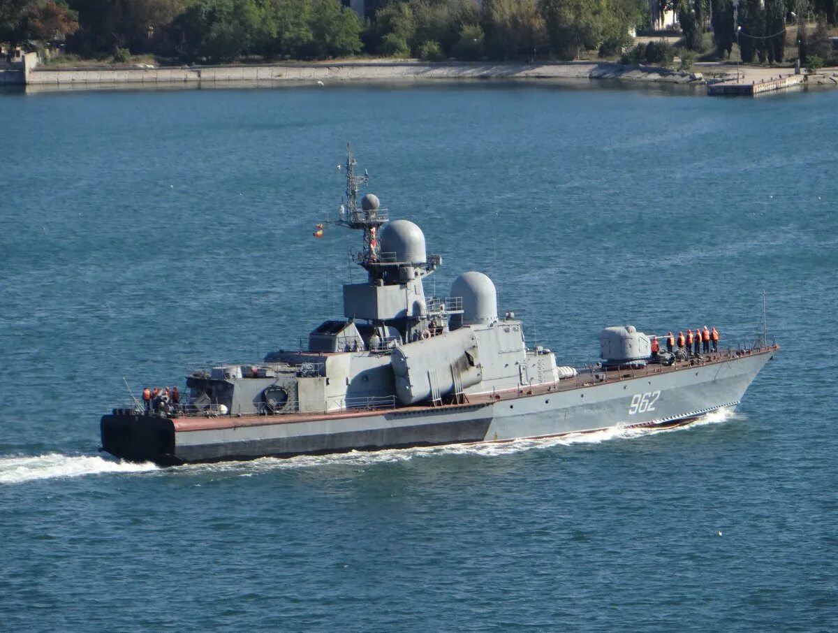 Чф. Ракетные катера проекта 1241. Рка ивановец. Вмф ивановец. Ракетный катер ивановец черноморского флота.