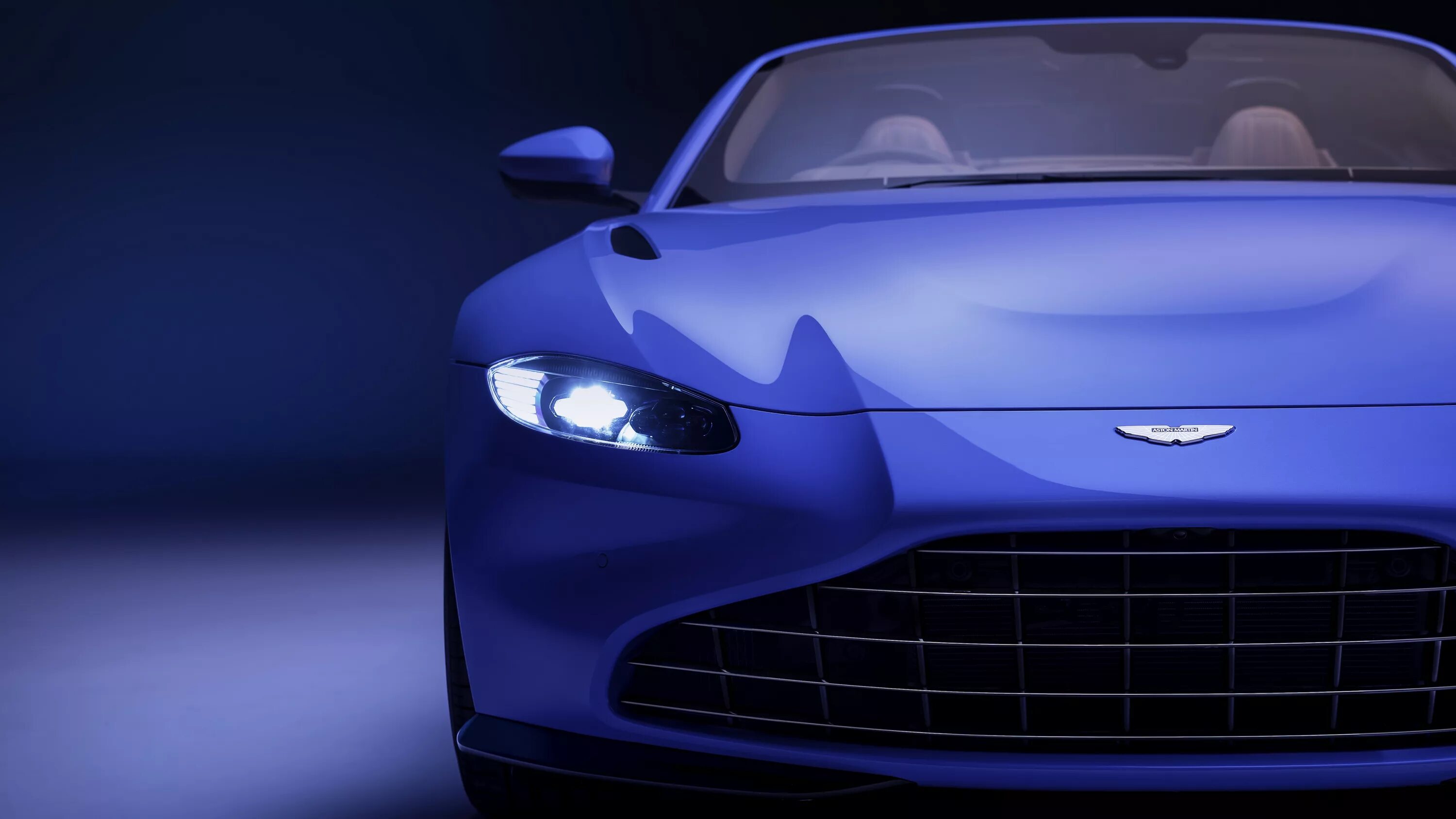 Включи синий машина. Aston Martin Vantage Roadster 2020. Aston Martin Vantage 2020 синий. Aston Martin Vantage 2020.