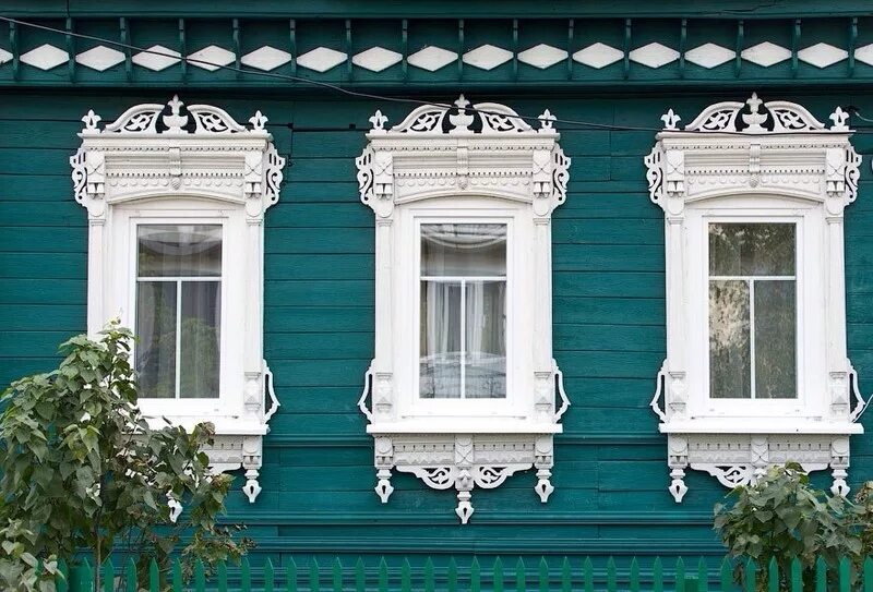 Деревянное зодчество древней руси наличники. Наличники краснодар. Наличники краснодар. Наличники краснодар. Домовая пропильная резьба автор.