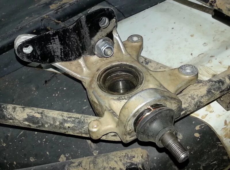 корпус поворотного кулака уаз 3303 под вкладыши. болт под шаровую в поворотный кулак галант 8. диаметр резьбы на корпусе шаровой пежо 406. кулак поворотный рулевой газель. поворотный кулак ауди 100.