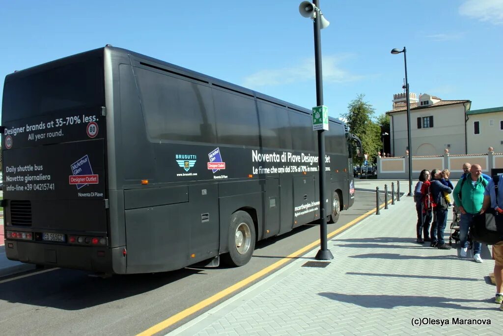 Аутлет шаттл. Аутлет автобусы. Автобус аутлет. Автобус до аутлет. Автобус для торгового центра.