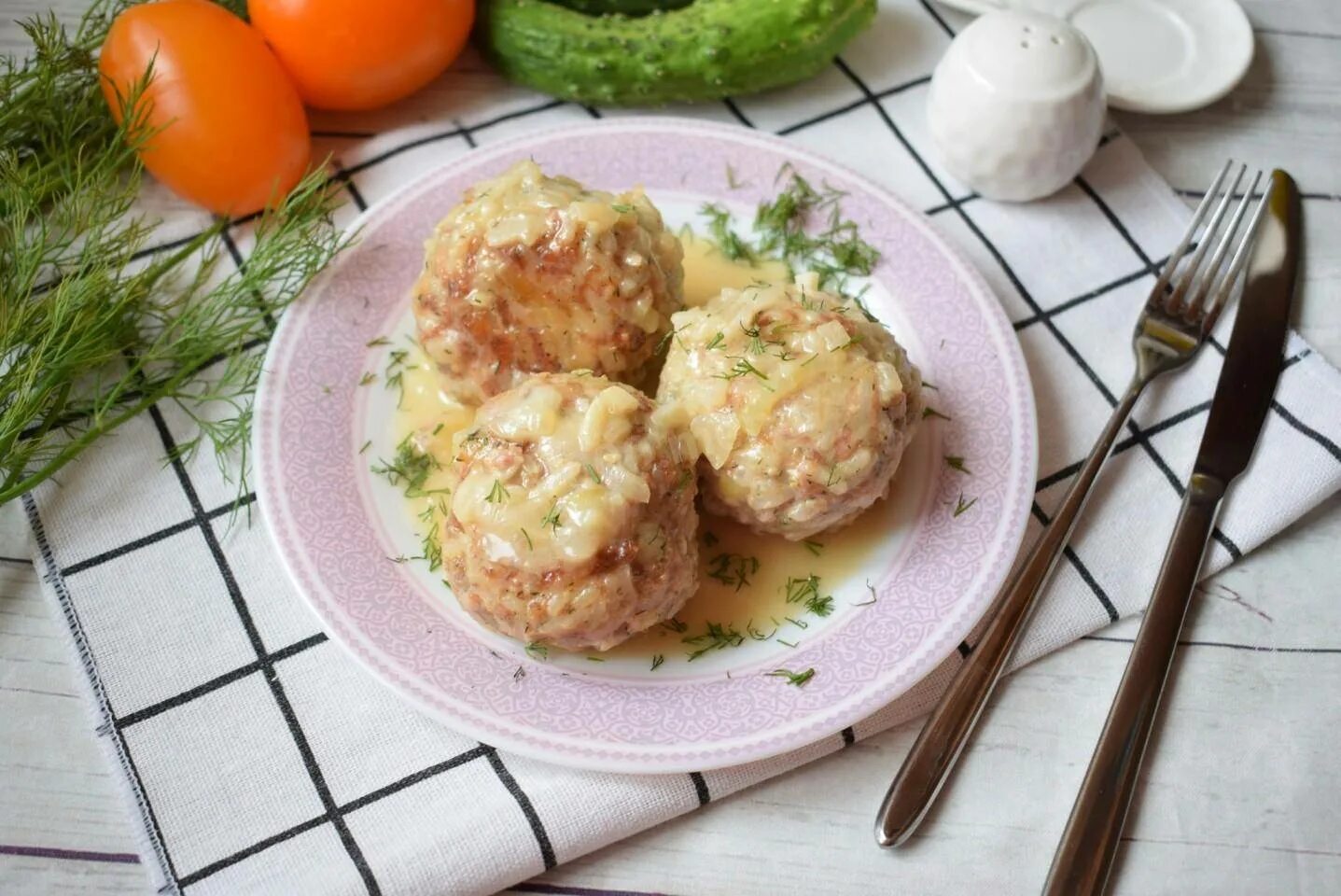 Куриные ежики с рисом в духовке