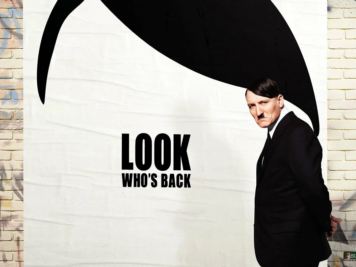 Get whose back. Look who"s back. Er ist wieder da постеры. Guess who's back. Er ist wieder da баннер.