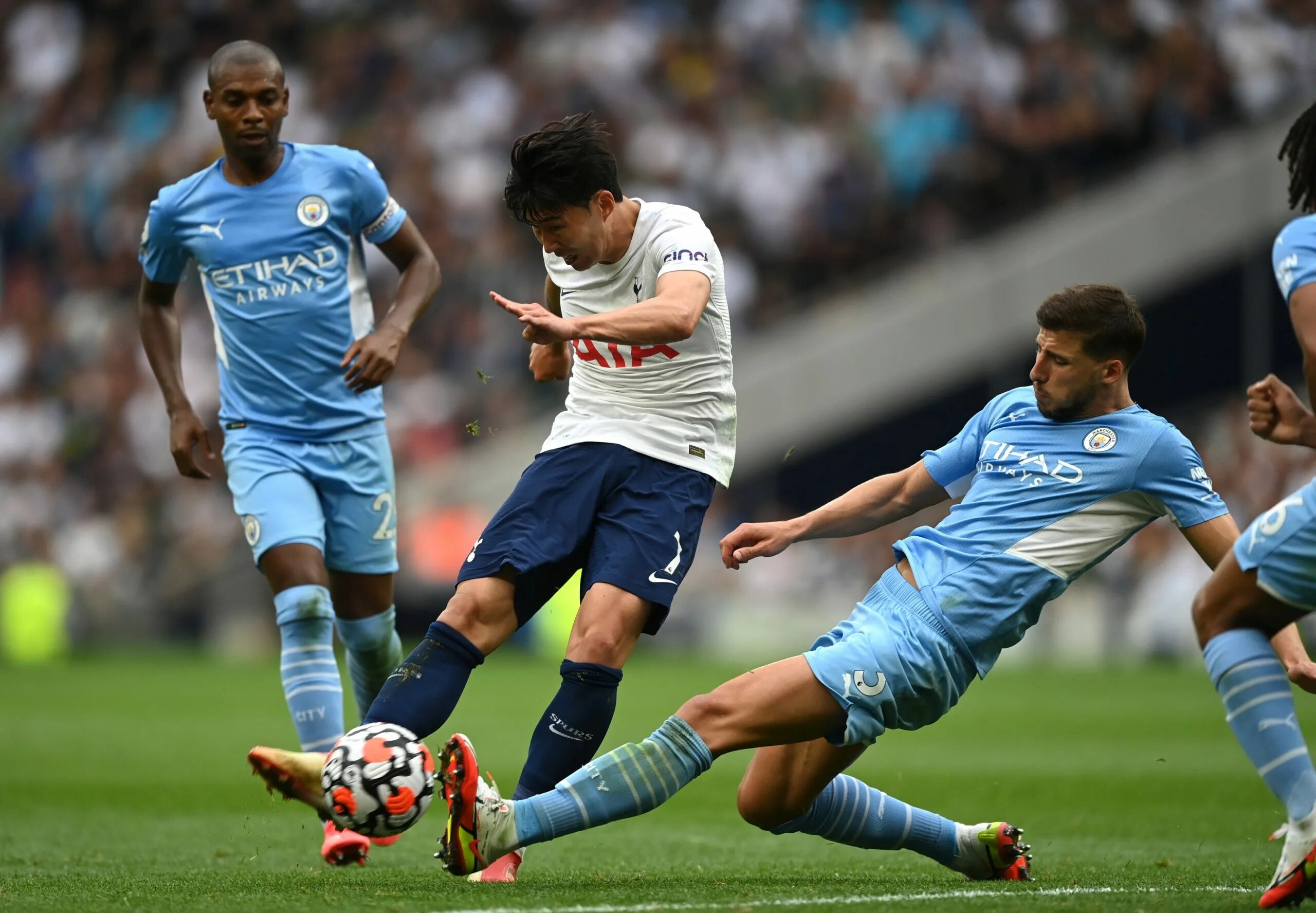 Ман сити ман тоттенхэм. Manchester city 2022. Хотспур манчестер сити. Ман сити тоттенхэм. Харри кейн тоттенхэм 2022.