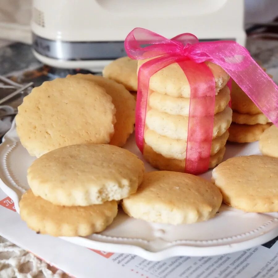 Рецепт рассыпчатых коржиков. Рецепт рассыпчатых коржиков. Коржики молочные из детства. Печенье нежное. Коржики из детства рецепт по госту.