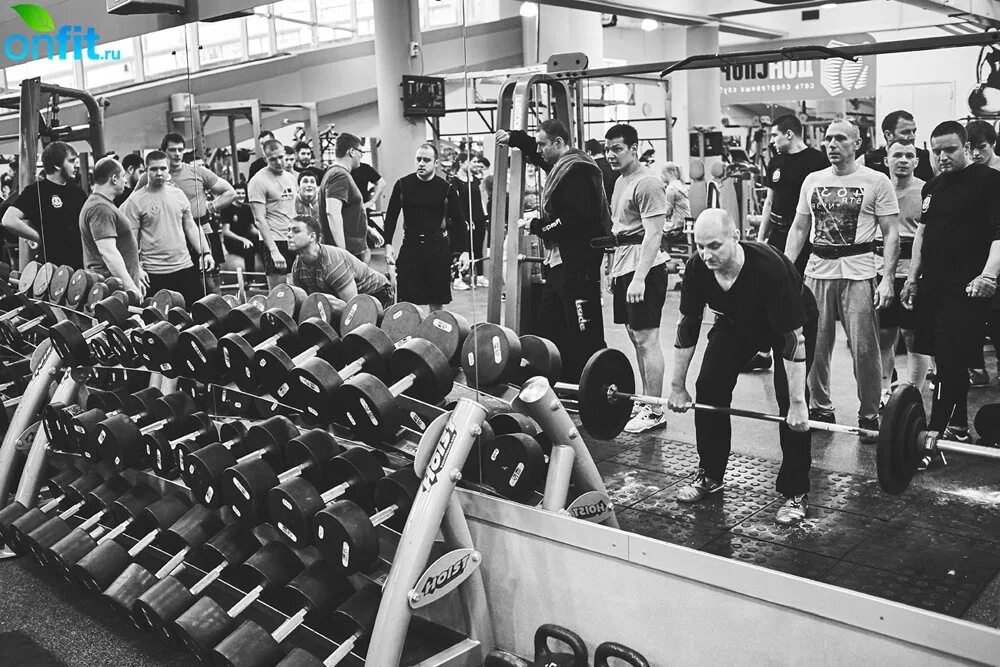 донского подольск. донского подольск. донского подольск. остановка автобуса 520 на бульваре дмитрия донского. дон спорт атмосфера подольск.