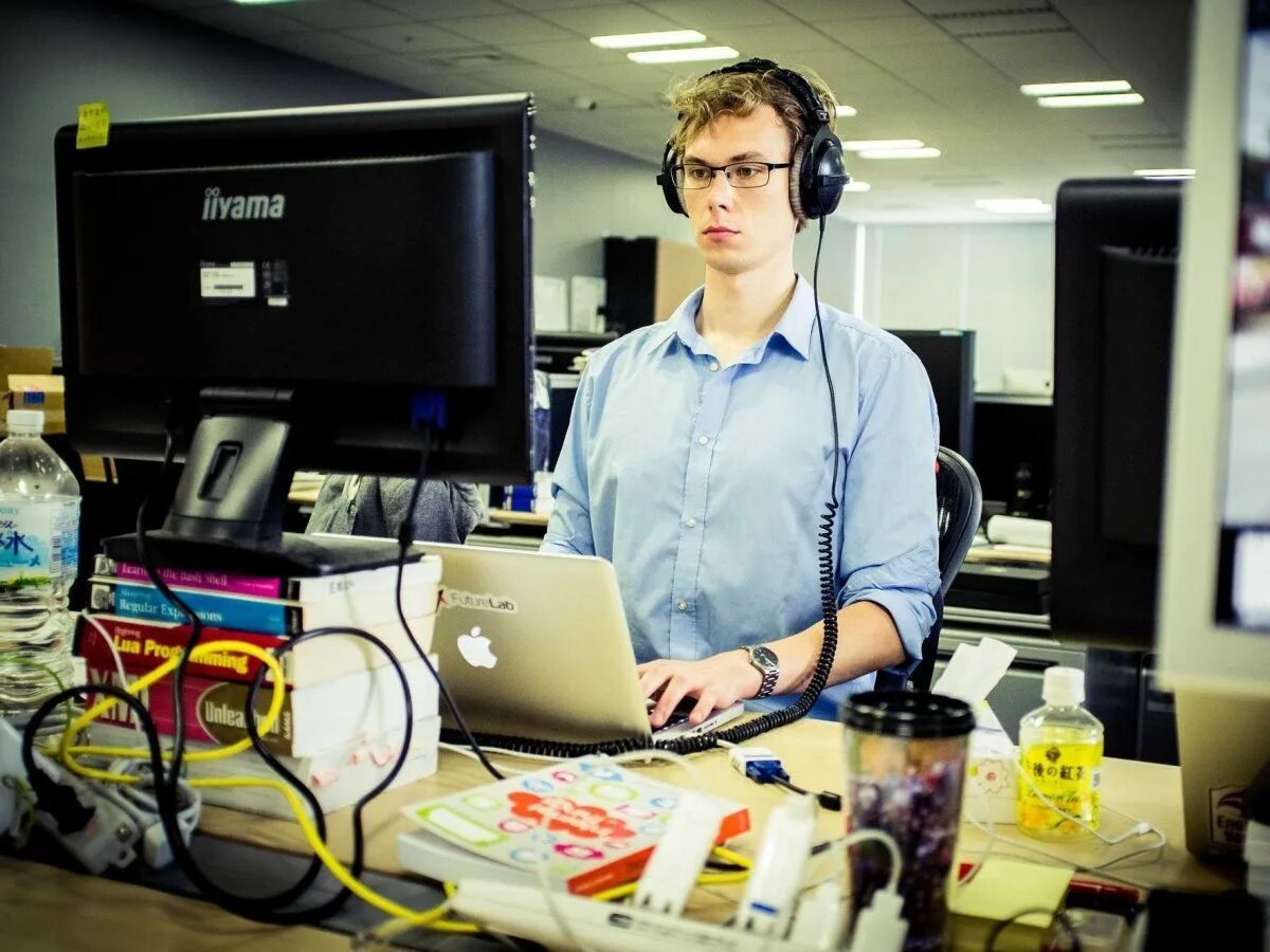 Энди купер. Современный программист. Веб программист картинки. Красивые программисты. Молодой человек разработчик.