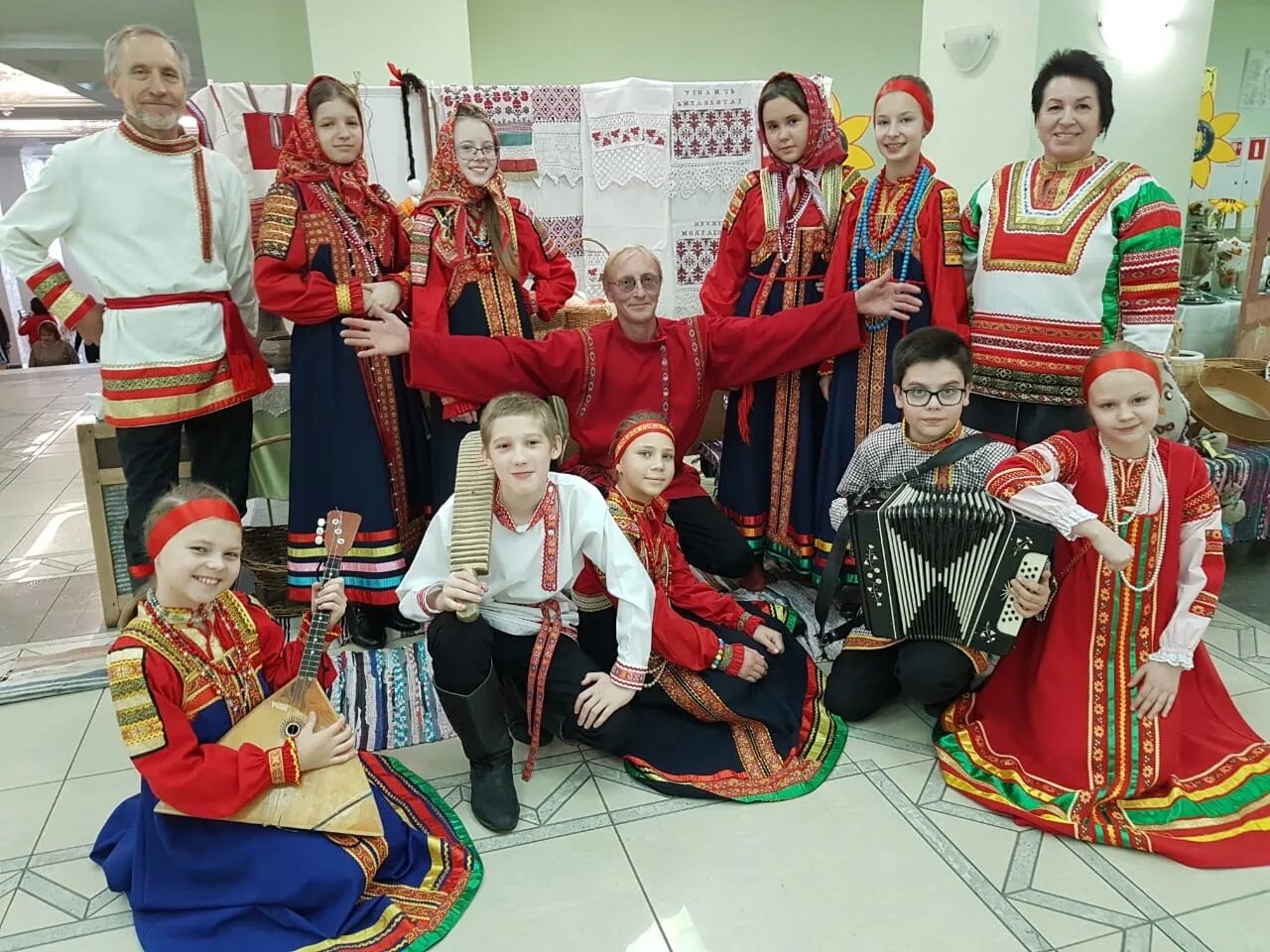 Народный ансамбль » калинушка» (набережные челны). Ансамбль песни и пляски локтева. Фольклорный ансамбль росиночка пенза. Ансамбль им локтева. Рекламник нижний тагил свежий выпуск.