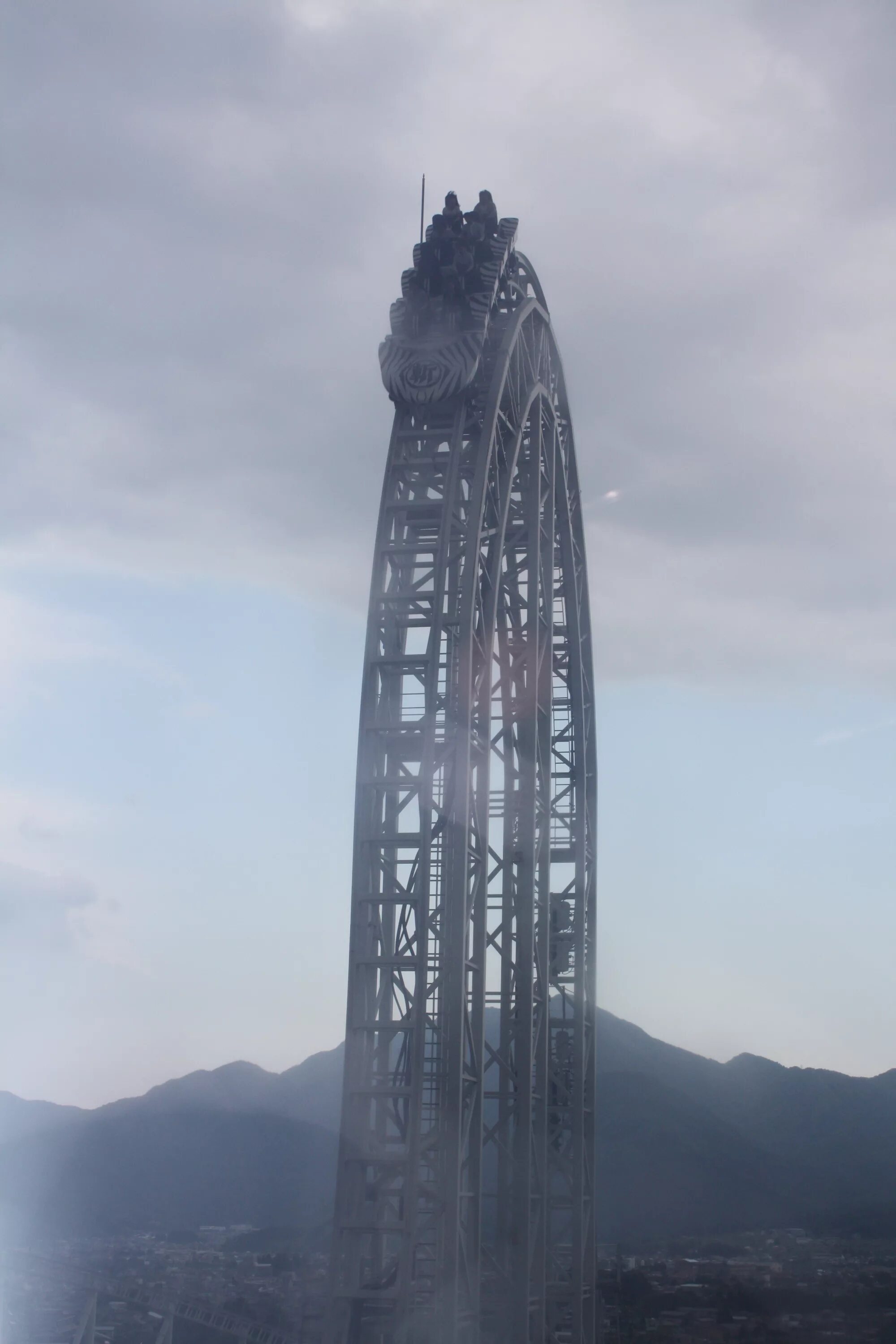 Самые страшные аттракционы в мире американские горки. Аттракцион giant canyon swing. Карусель «стратосфера» лас вегас. Катапульта big shot, лас-вегас, сша. Американские горки такабиша.