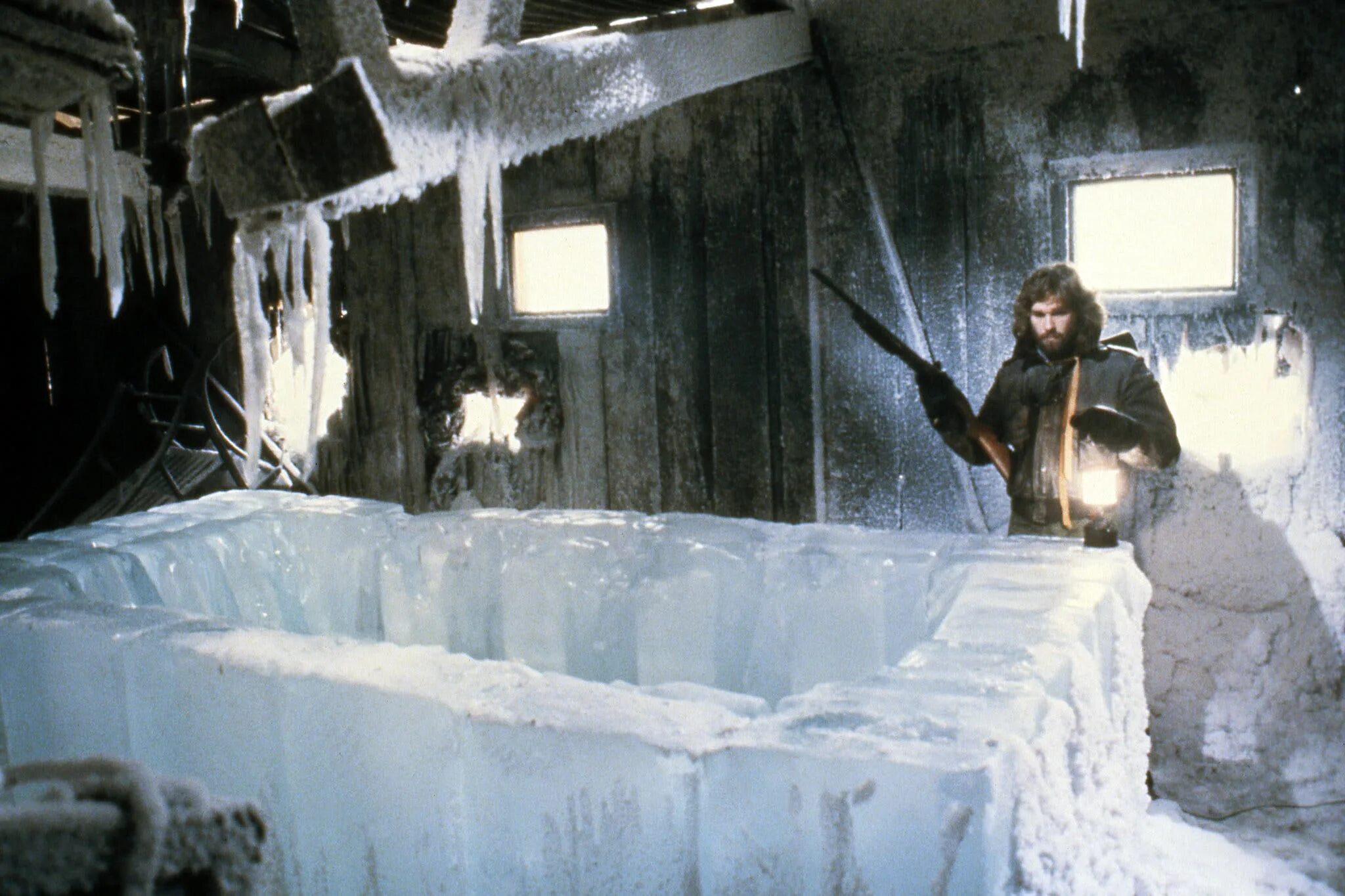 There s something in the ice. Нечто 1982 Курт Рассел.