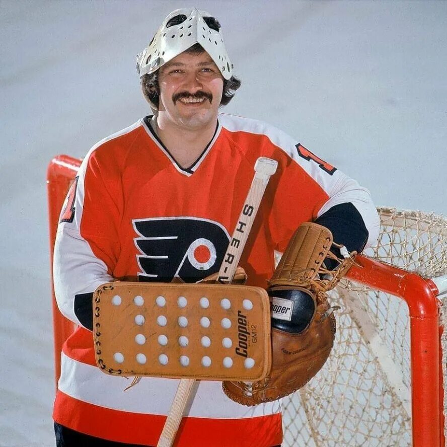 Старый хоккеист. Старый хоккеист. Торнтон хоккеист флорида. Старый хоккеист. Берни парент.