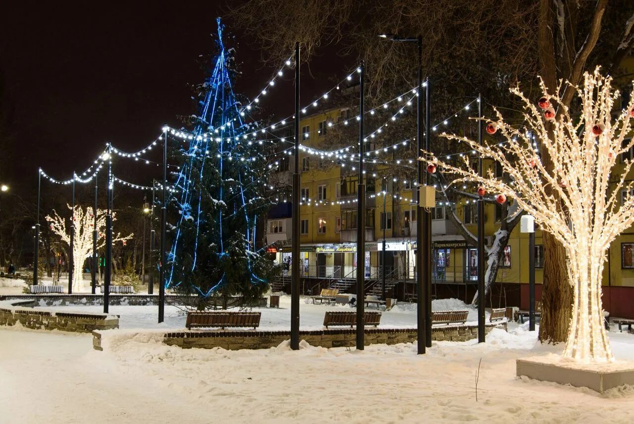 Площадь куйбышева самара 2022. Новогодние елки 2023 самара. Елка на площади куйбышева в самаре 2023. Самарская площадь сейчас январь 2023. Зимняя самара 2023 года.