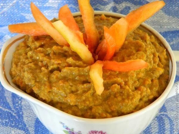 Печенка с морковью. Салат с печенью и морковью и луком. Печенка с морковью. Печень куриная жареная с луком на сковороде. Печень куриная жареная на сковороде.