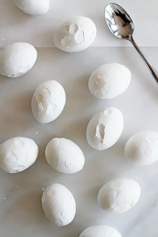 Cracking eggs