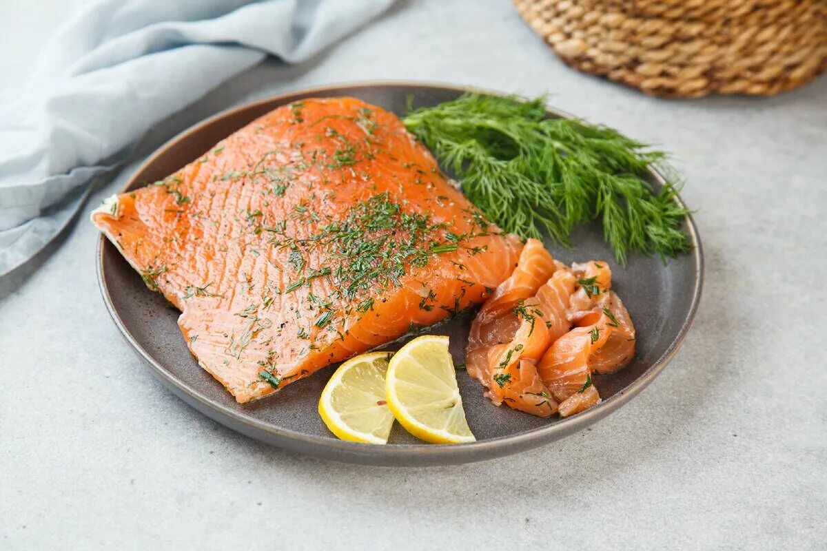 Муксун гравлакс. Семга гравлакс. Семга гравлакс. Лосось слабосоленный "гравлакс". Форель гравлакс.