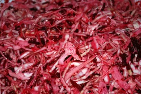 Квашеная капуста со свеклой