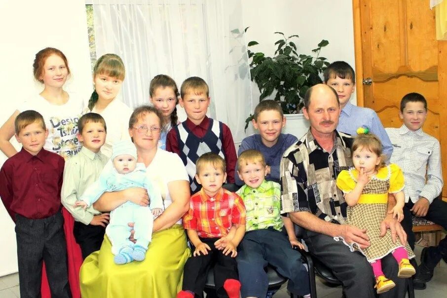 Махонин и многодетные семьи пермского края. Многодетная семья богомоловых. Пермь многодетным семьям. Многодетная семья в пермском крае. Конкурс многодетных семей.