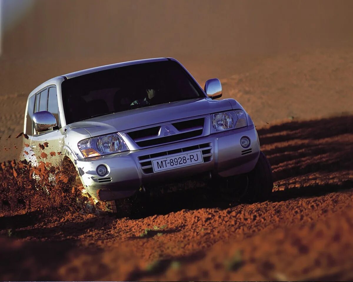 Митсубиси Паджеро 3 поколения. Mitsubishi Pajero 1999-2006. Mitsubishi Pajero 2003-2006. Паджеро 3 2003-2006. Pajero 3 поколения