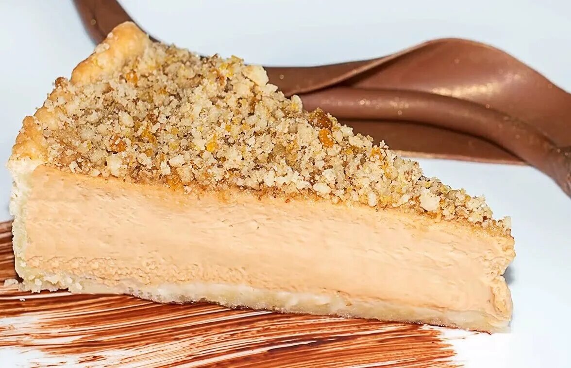 Выпечка с вареной сгущенкой. Торт со сгущенкой и ананасами. Торт с ананасом консервированным. Крем из сметаны для бисквита с ананасами. Торт айсберг.