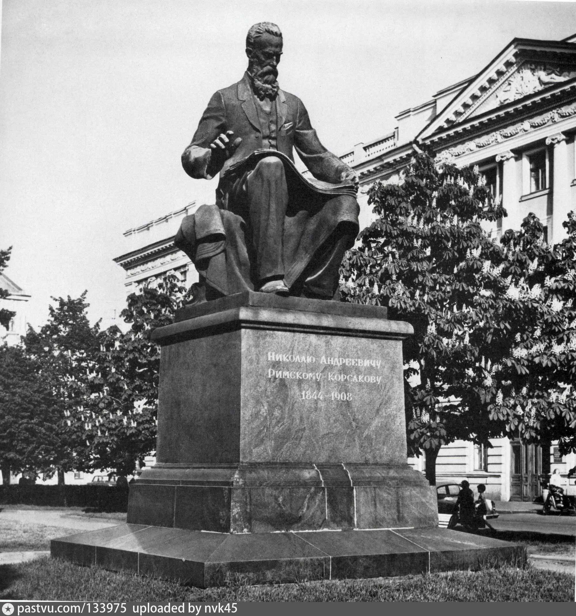 Памятник н. Римский корсаков спб. Памятник римскому корсакову спб. Памятник николаю андреевичу римскому-корсакову. Памятник корсакову в москве.