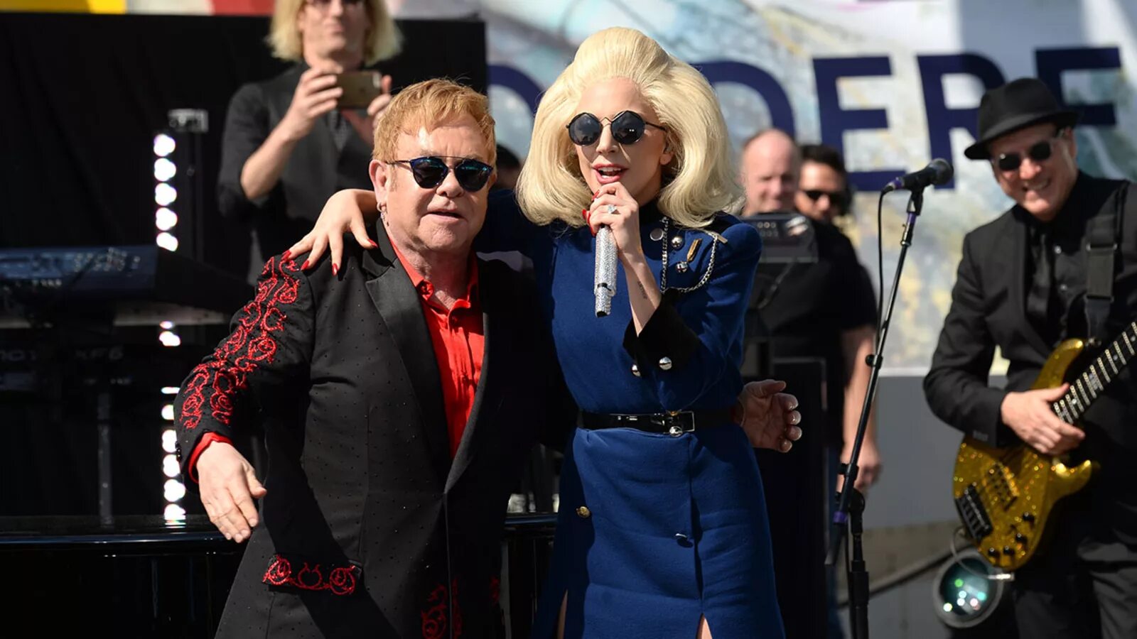 Леди гага элтон. Lady Gaga Elton John. Элтон Джон и Гага. Элтон Джон фит с леди Гагой. Леди Гага и и Джон.