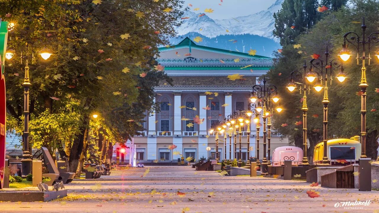 Алма ата парки. Алма-ата достопримечательности. Центральный парк культуры и отдыха алматы. Алматы 1994 год. Центральная улица алматы.