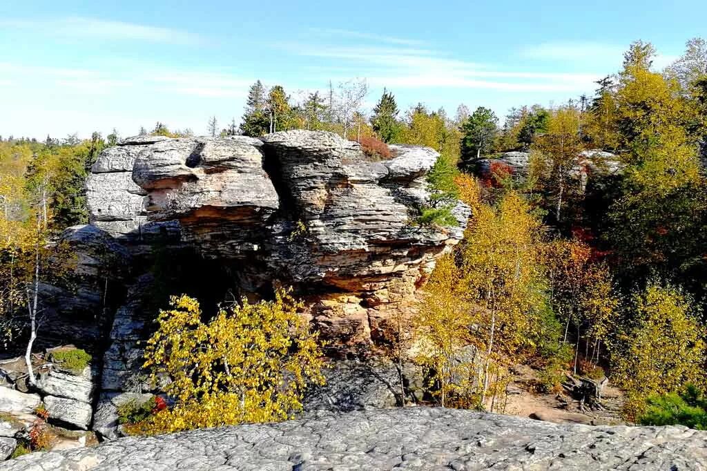 Каменный город Пермский край Лысьва. Каменный город Кизел. Каменный город Урал. Каменный город Александровск Пермский край.