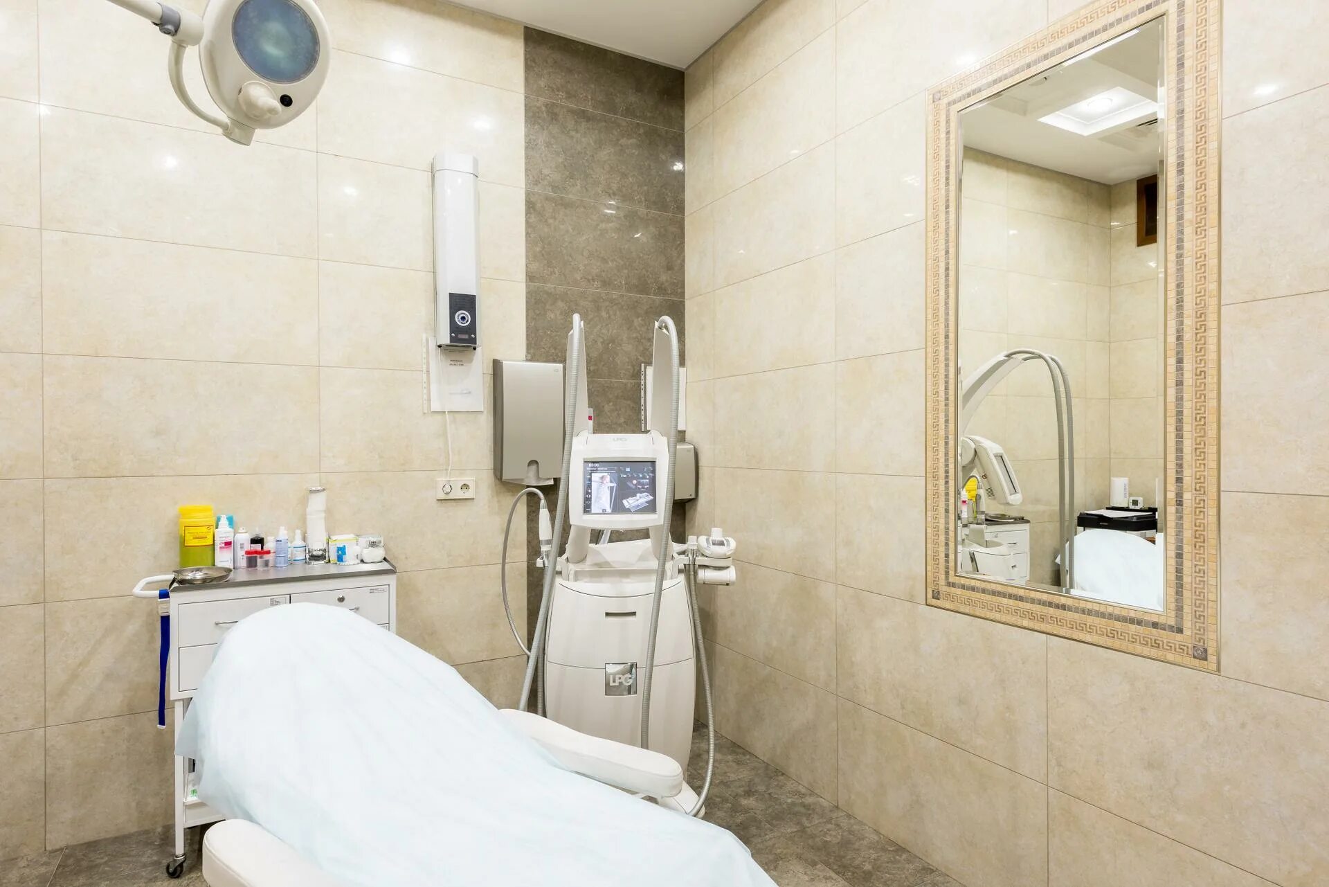 Груздев косметология. Клиника доктора груздева санкт-петербург. Денис груздев косметолог. Черняховского 53 клиника груздева. Груздев косметология.