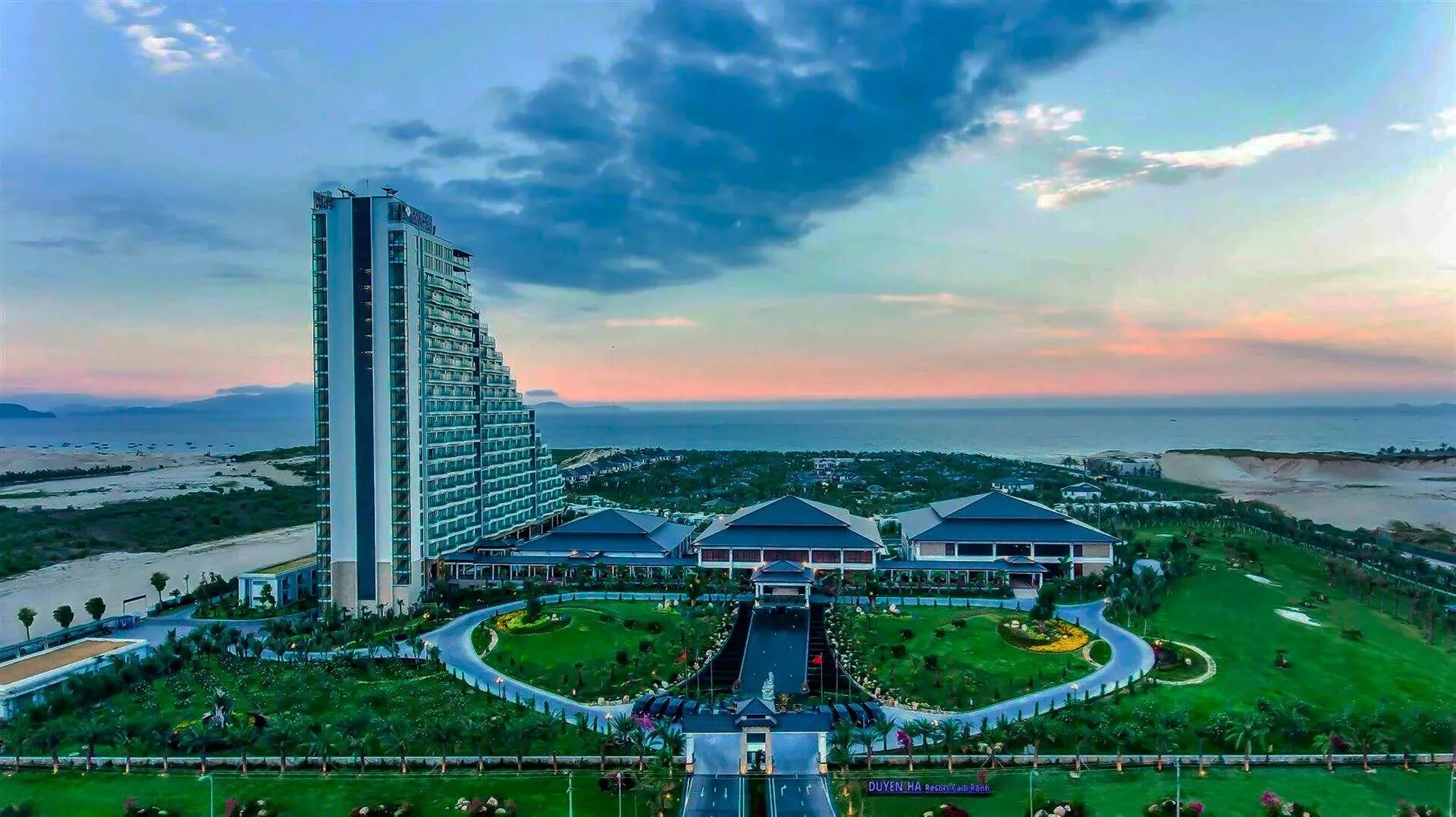 Астана сити нур султан. Аэропорт нячанг вьетнам. Байтерек нурсултан. The resort 5. Aura resort cam ranh.