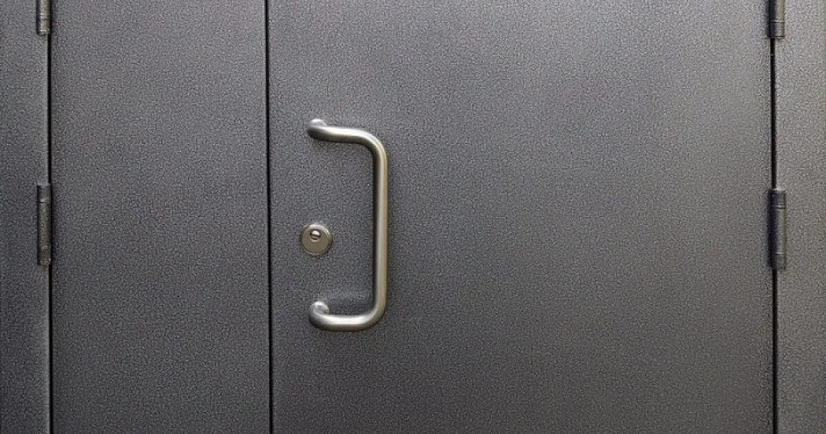 Железная тамбурная дверь. Дверь техническая металл металл с ручкой Апекс. Дверь металл 4мм для ТП. Дверь мет. 9 См медный антик металл/металл ППС. Дверь с ручкой Апекс 0905.