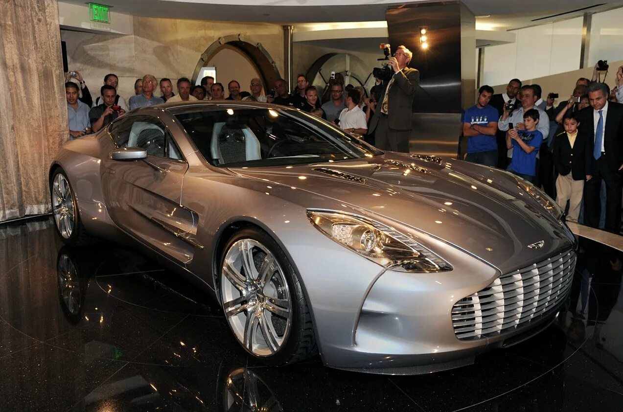 Aston Martin one 77q. Aston Martin one-77 двигатель.