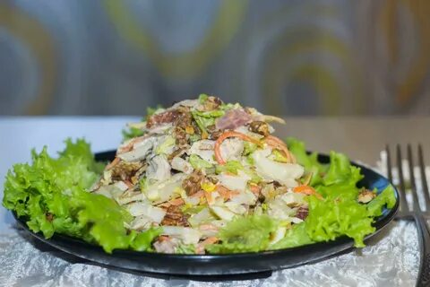 Салат с капусты с блинами