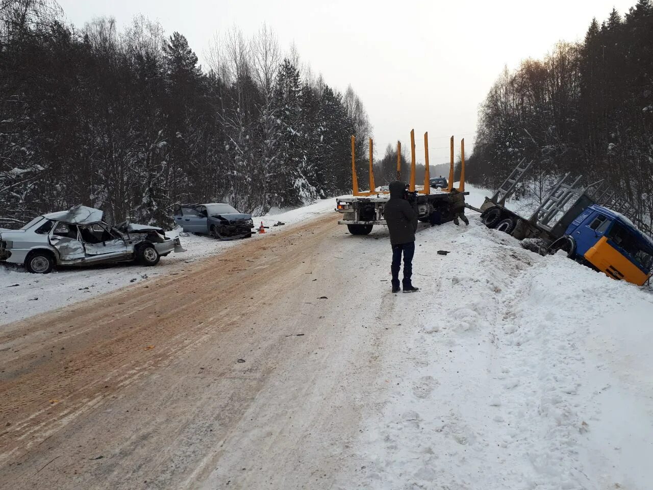 Вологодская область новости дтп. Аврия под КАМАЗ велий Устюг. Авария в Устьянском районе. Аварии в Вологодской области за последнюю неделю. ДТП Великий Устюг фура.