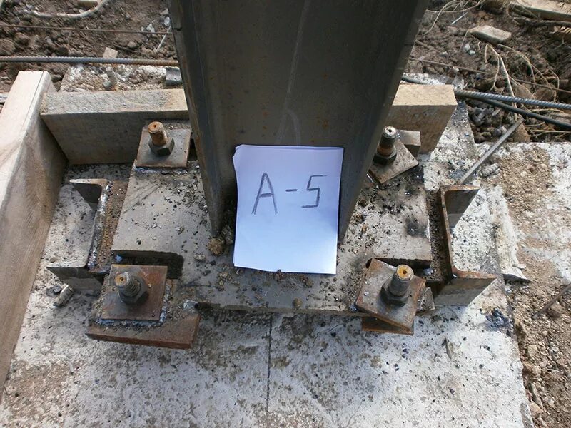 безусадочные смеси для подливки оборудования. подливка под колонны. узел анкерные шпильки фундамента колонны. подливка под колонны. узел крепления колонны к фундаментной плите.