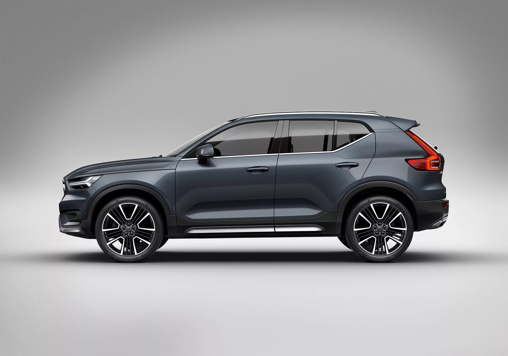 Сх 40. Volvo xc40 2019. Вольво ХС 40 новая. Вольво xc40 новая. Volvo xc40 inscription.