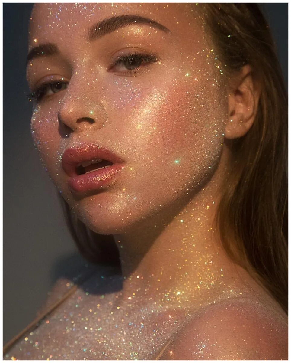 Глиттер гель для лица. Глиттер гель glow me. Глиттер. Блестки glow me. Glow me глиттер.