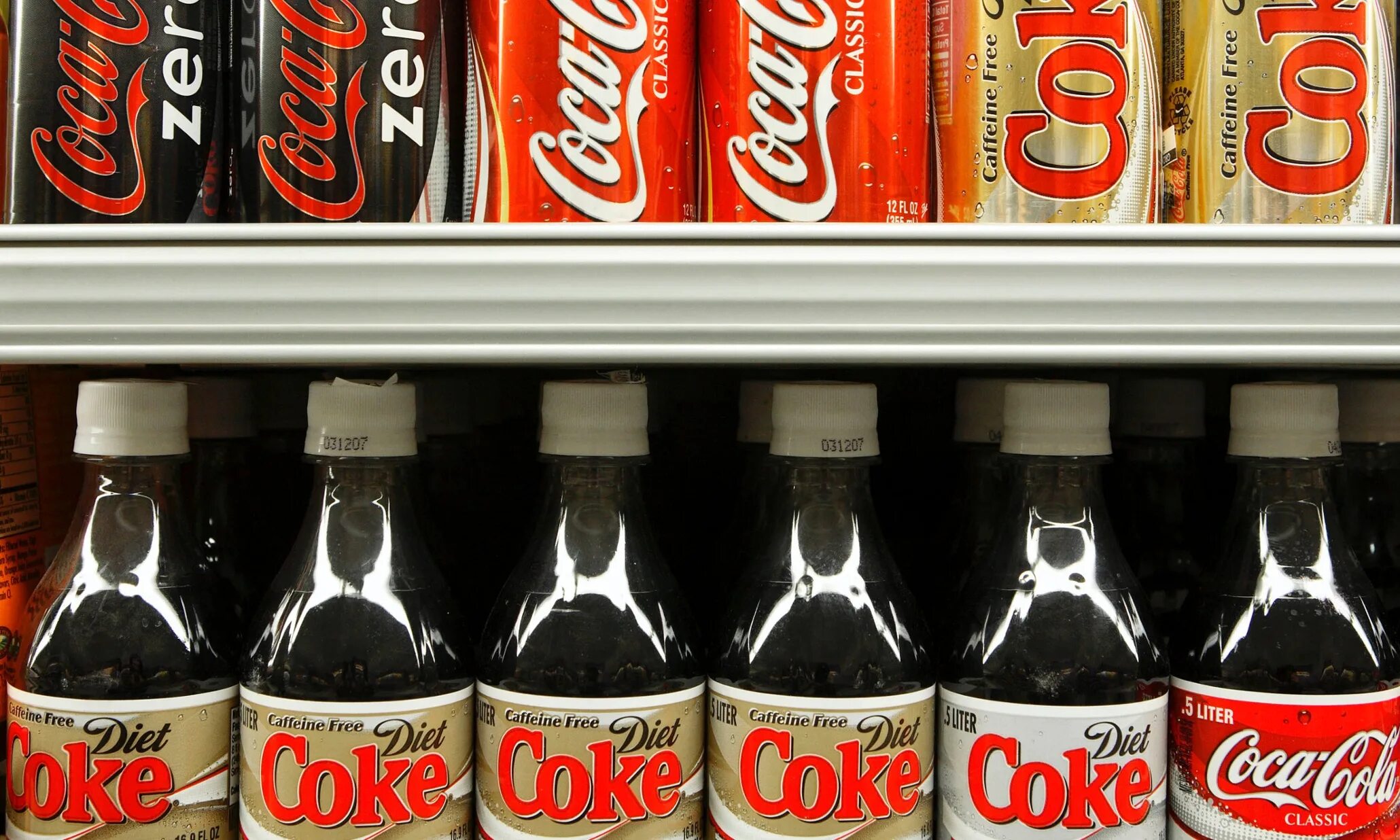 Drinking coke перевод. Diet coke 1982. кока кола и данон. диетическая кола фото.