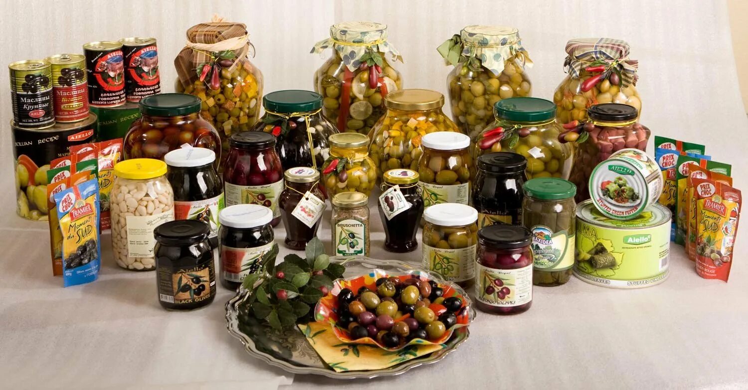 молочные. розничные торговые сети. порошки стиральные на прилавке. упаковка пищевых продуктов. импортные продукты.