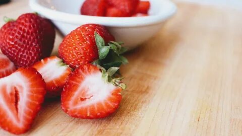 pexels.com The quality of strawberries when buying is easiest to determine ...