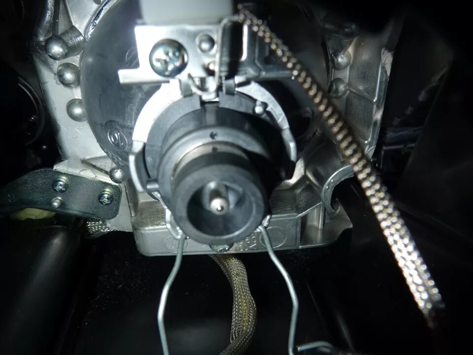 Фиксатор лампы ближнего света honda cr-v 2005. Honda partner 2010 лампы ближнего света. Лампа ближнего света honda cr-v 3 2008. Лампа ближнего света хонда срв 3 2008. Лампочка ближнего света honda crv 2008 год.