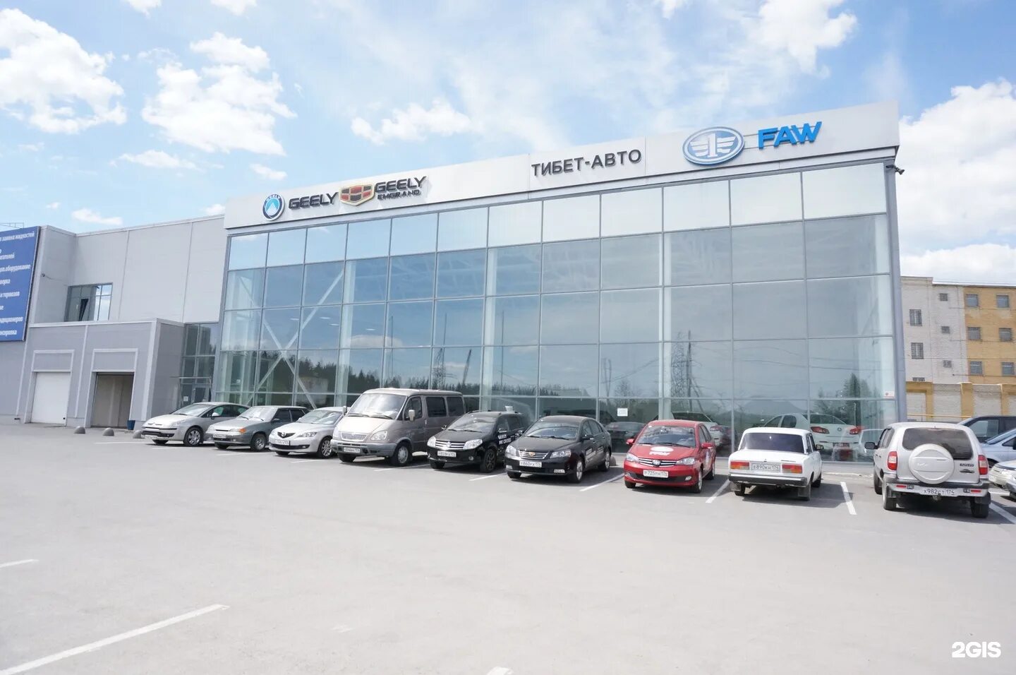 Тибет машинки. Тойота тибет. Тибет авто. Тибет авто. Автосалон тибет авто в златоусте.