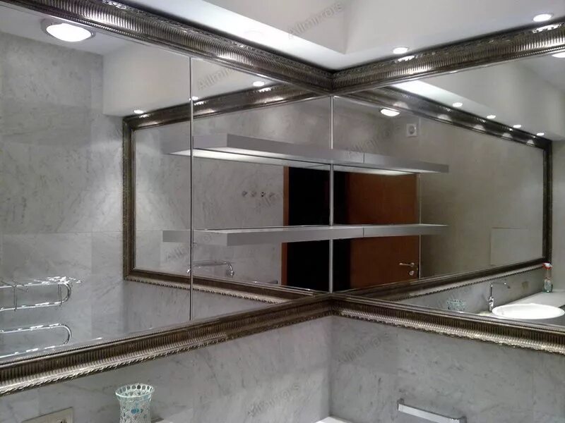 зеркальная плитка в интерьере. плитка зеркальная титан фацет 200х200. зеркало на торце шкафа. стык двух зеркал. стык двух зеркал.