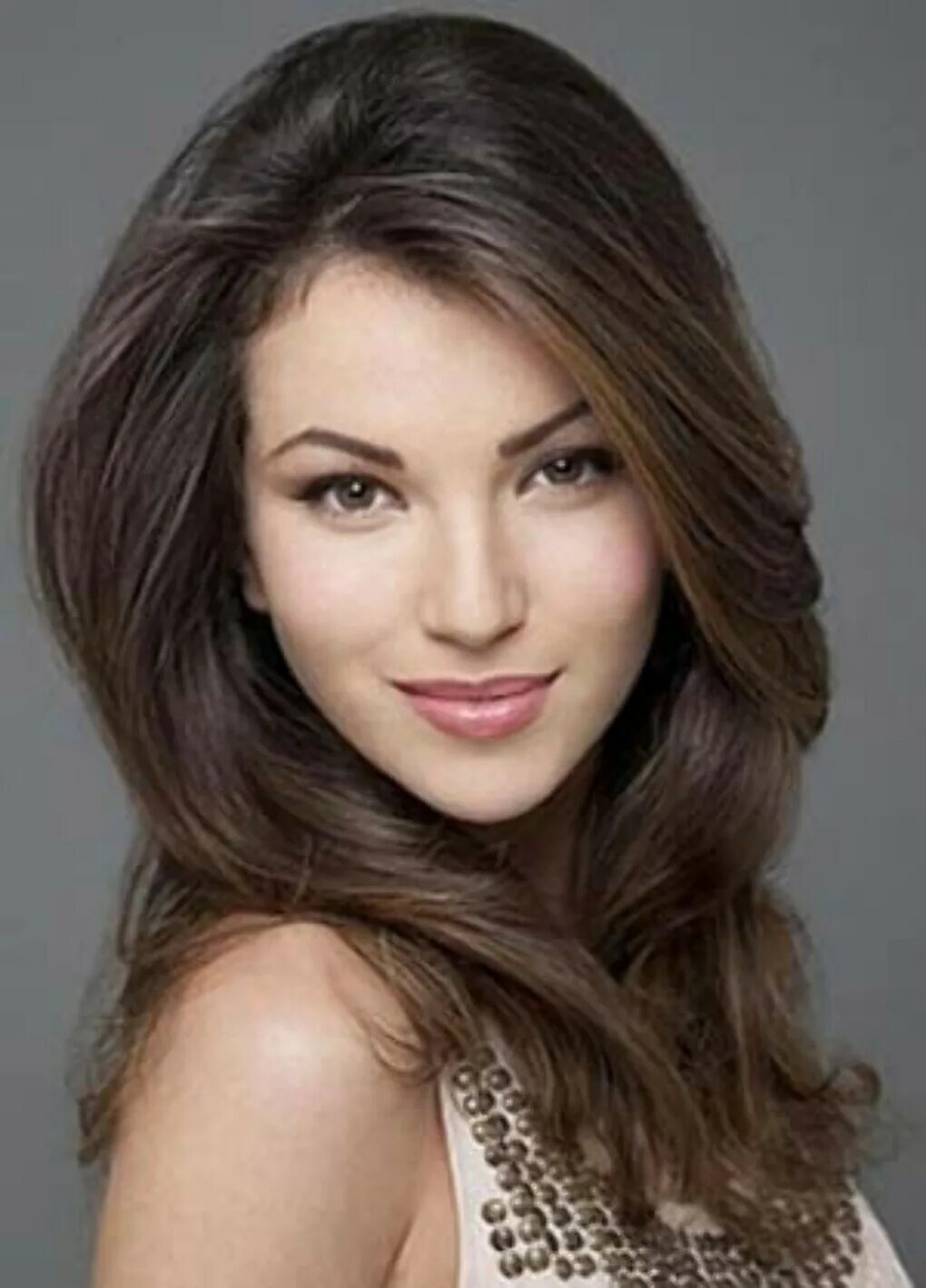 девочка с косичками.