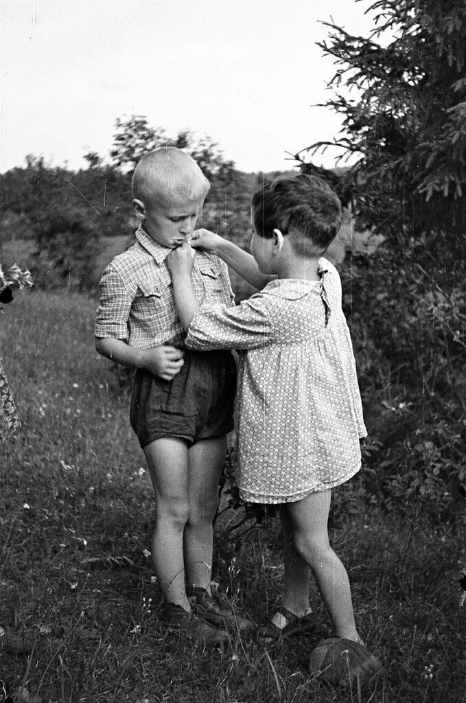 Мама воспоминания из детства. Детство в деревне. Детство картинки. Книги о детстве и детях. Самое яркое воспоминание из детства.