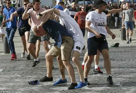 Драка российских болельщиков с английскими 200