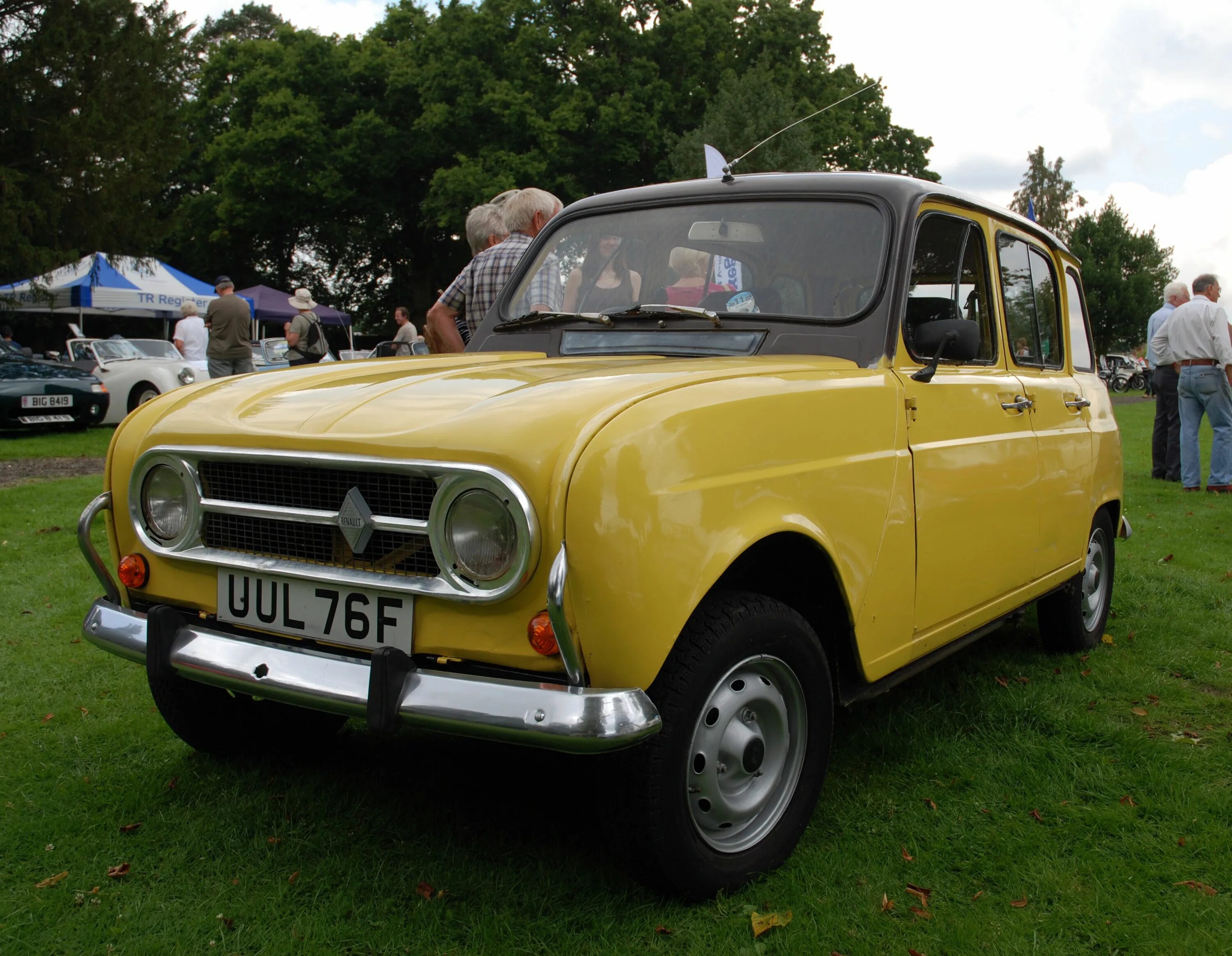 Рено 4 купить в россии. Рено 4 1968. Рено 4 93. Renault 4 Приднестровье. Автомобиль Renault f 4 4.