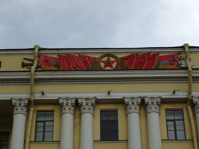 Гранд отель европа санкт-петербург. Кафе мезонин гранд отель европа. Спб михайловская сегодня. Михайловской военной артиллерийской академии. Михайловский инженерный замок.