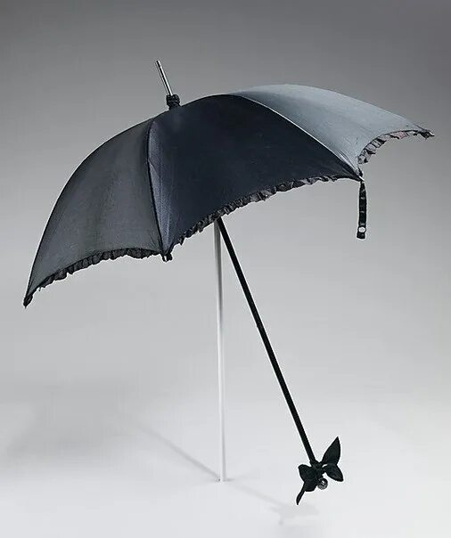 Первый зонтик. Парасоль зонт 20 век. Зонт парасоль 17 век. Парасоль зонт 19 век. Парасоль зонт Викторианская эпоха.