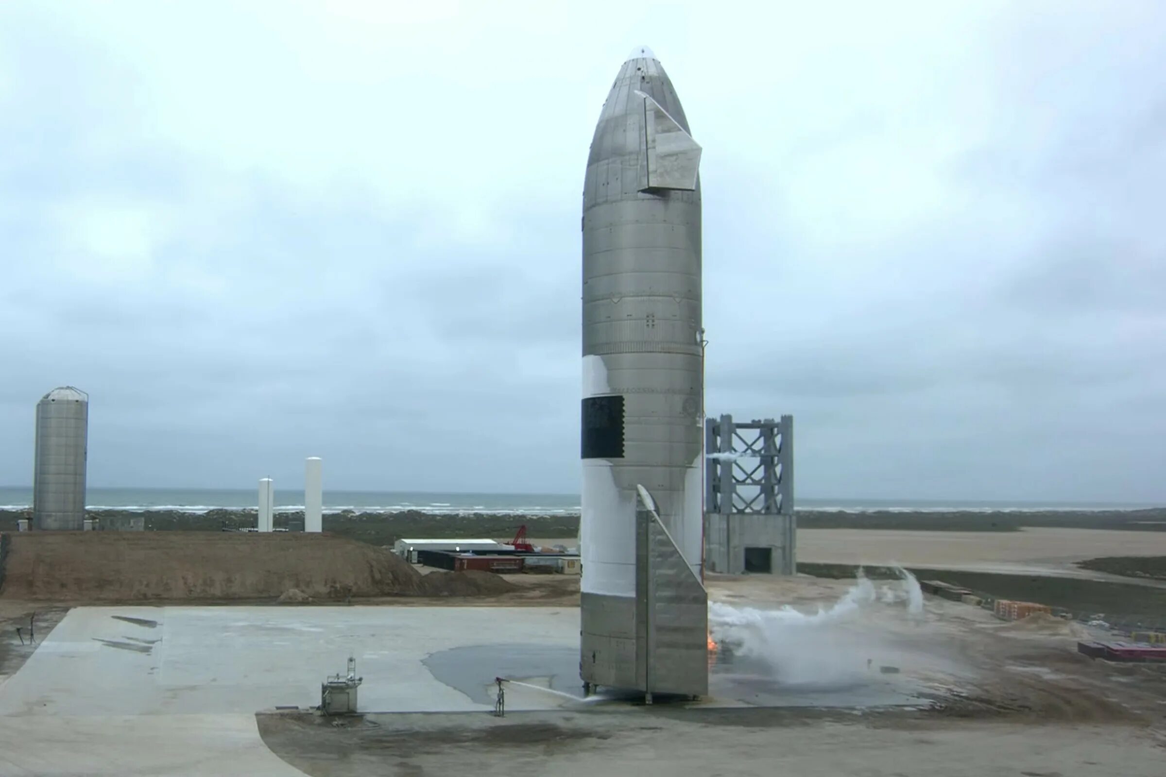 Spacex starship фото. Илон маск космический корабль. Starship ракета маска. Спейс икс старшип. Космодром spacex.