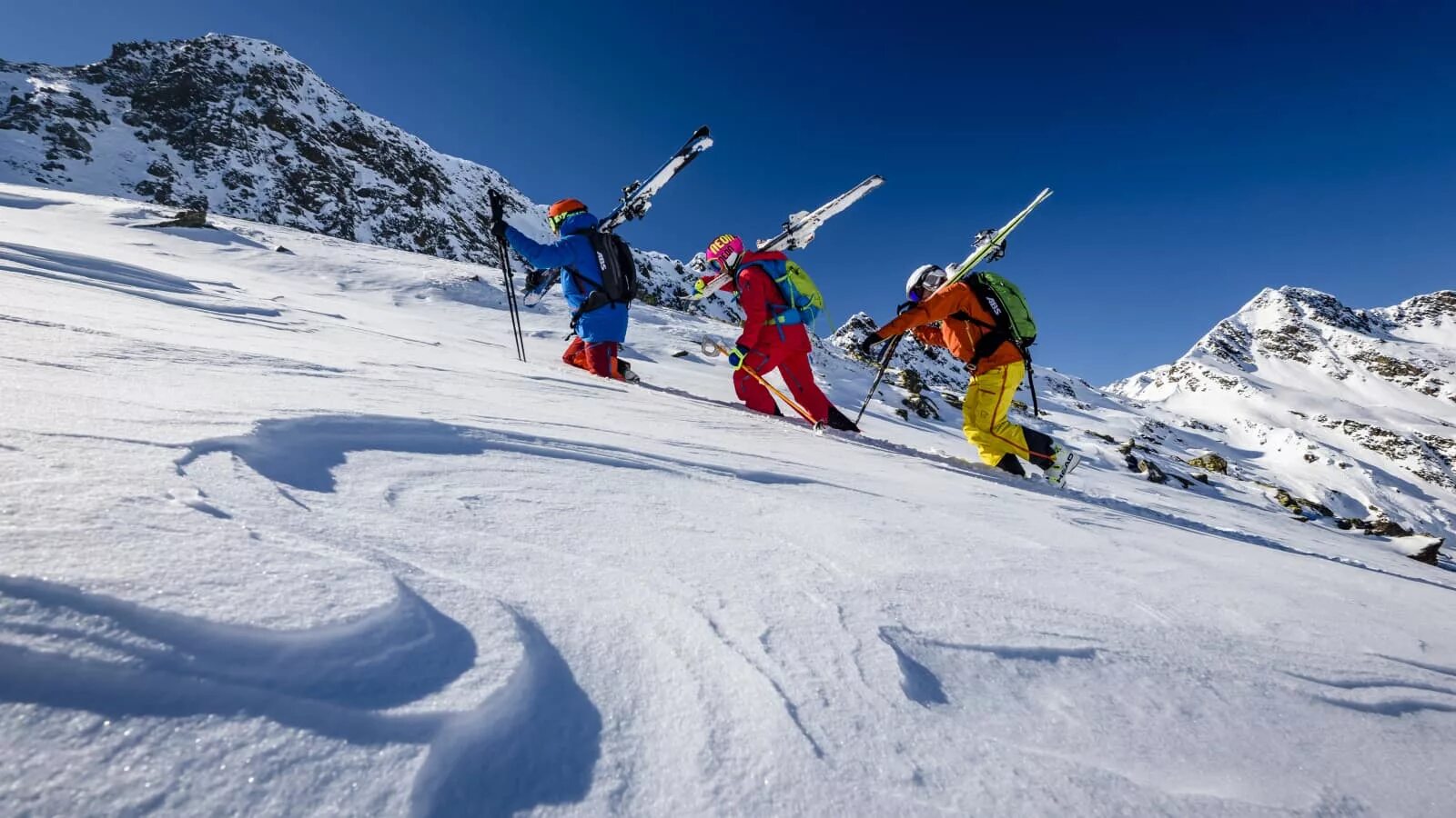 Skiing holiday. Андорра горные лыжи. Вальнорд Андорра. Андорра горнолыжка. Андорра лыжники.